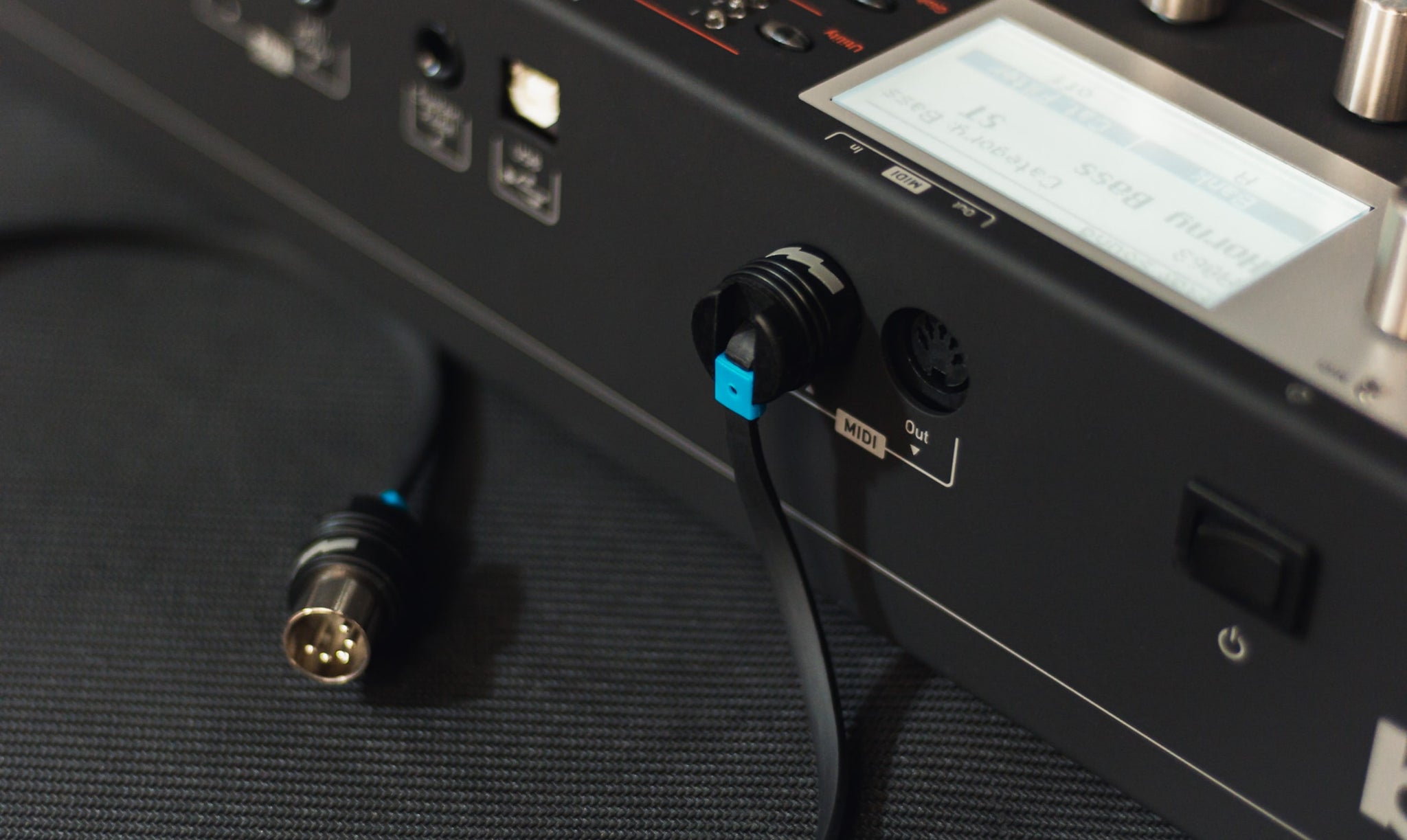 EBS Revolutionary Straight or Right Angle BlueDot Midi Cables